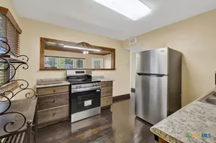 927 N Union Ave, New Braunfels, TX 78130 - Photo 9