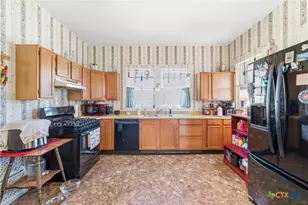 301 S Pecan St, Moulton, TX 77975 - Photo 17