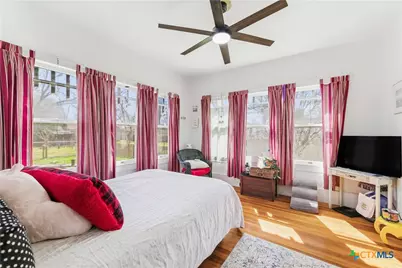 301 S Pecan Street, Moulton, TX 77975 - Photo 19