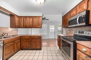 212 Buckingham, Victoria, TX 77904 - Photo 11