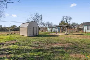 420 Wallace St, Seguin, TX 78155 - Photo 19