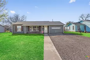 420 Wallace St, Seguin, TX 78155 - Photo 1