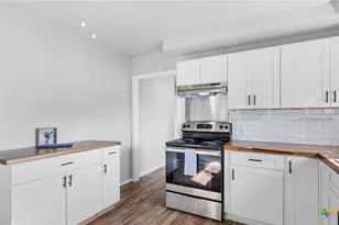 420 Wallace St, Seguin, TX 78155 - Photo 7