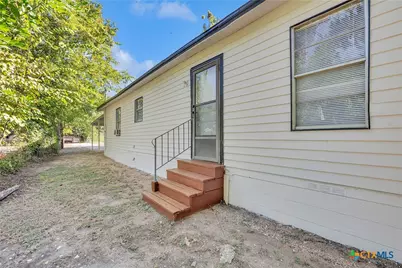 1001 W 8th Street, Cameron, TX 76520 - Photo 17