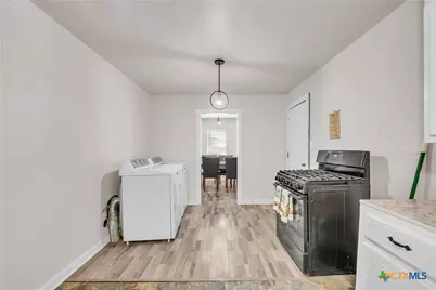 1001 W 8th Street, Cameron, TX 76520 - Photo 9