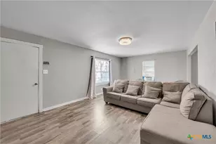 1001 W 8th St, Cameron, TX 76520 - Photo 5