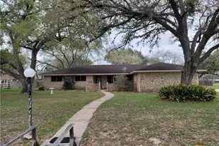 1006 Blyth Rd, Victoria, TX 77904 - Photo 1