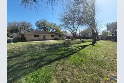 1006 Blyth Road, Victoria, TX 77904 - Photo 7