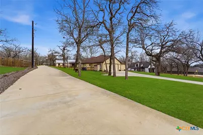 203 Champions Boulevard, La Vernia, TX 78121 - Photo 5
