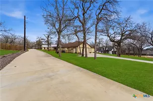 203 Champions Blvd, La Vernia, TX 78121 - Photo 5