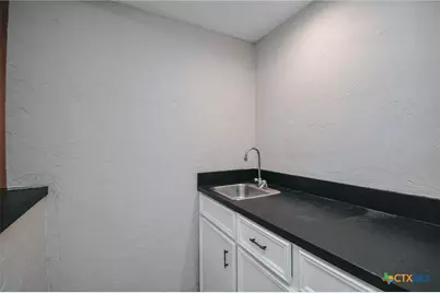 115 Santa Fe, Victoria, TX 77904 - Photo 9