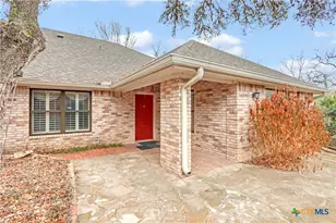 738 Cedar Pkwy, Seguin, TX 78155 - Photo 3