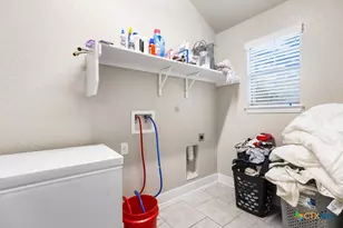 105 Grand View, Floresville, TX 78114 - Photo 21