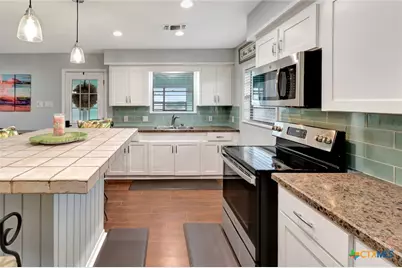 1106 W Jefferson Avenue, Port O'Connor, TX 77982 - Photo 11