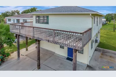 1106 W Jefferson Avenue, Port O'Connor, TX 77982 - Photo 3