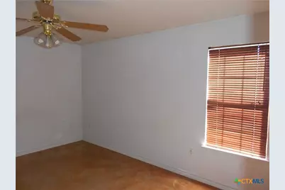 809 E Avenue I, Lampasas, TX 76550 - Photo 3