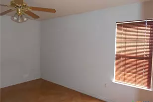 809 E Ave I, Lampasas, TX 76550 - Photo 3