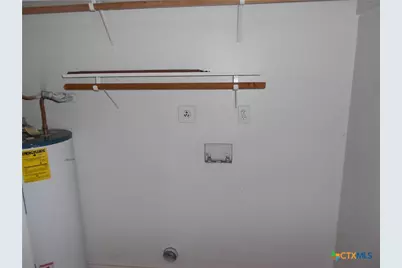 809 E Avenue I, Lampasas, TX 76550 - Photo 9