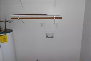 809 E Ave I, Lampasas, TX 76550 - Photo 9