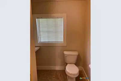 225 Lamar Street, Luling, TX 78648 - Photo 9