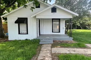 225 Lamar St, Luling, TX 78648 - Photo 1