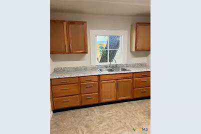 225 Lamar Street, Luling, TX 78648 - Photo 3