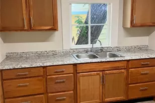 225 Lamar St, Luling, TX 78648 - Photo 3