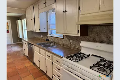 3001 E Mistletoe Avenue, Victoria, TX 77901 - Photo 7