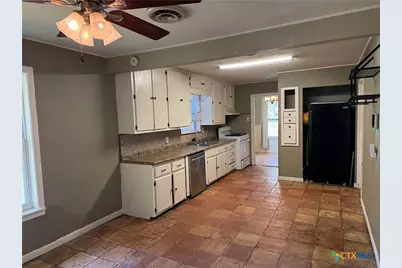 3001 E Mistletoe Avenue, Victoria, TX 77901 - Photo 9