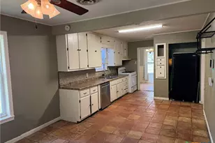 3001 E Mistletoe Ave, Victoria, TX 77901 - Photo 9