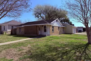 3001 E Mistletoe Ave, Victoria, TX 77901 - Photo 1