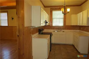 202 S Mesquite St, Luling, TX 78648 - Photo 3