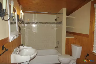 202 S Mesquite Street, Luling, TX 78648 - Photo 17