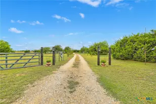 1505 County Rd 315, Jarrell, TX 76537 - Photo 3