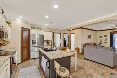 1298 County Road 425, Stockdale, TX 78160 - Photo 17