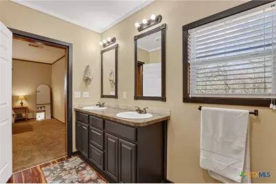 1298 County Road 425, Stockdale, TX 78160 - Photo 27