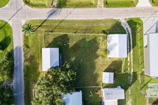 1410 W Jefferson St, Port O'Connor, TX 77982 - Photo 1