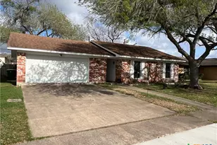 310 Monterrey Dr, Victoria, TX 77904 - Photo 1