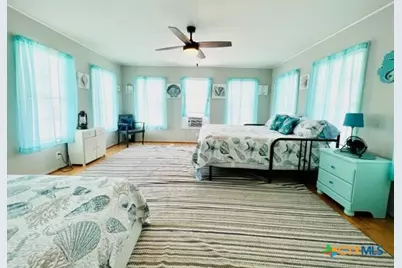 28 N Blackburn Avenue, Port Lavaca, TX 77979 - Photo 17