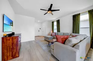 523 Deer Crest Dr, New Braunfels, TX 78130 - Photo 7