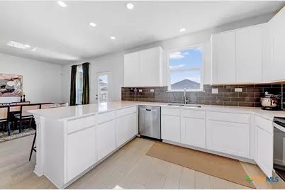 523 Deer Crest Drive, New Braunfels, TX 78130 - Photo 11