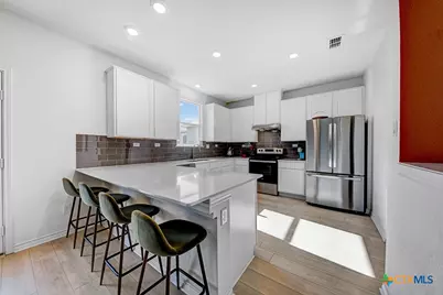 523 Deer Crest Drive, New Braunfels, TX 78130 - Photo 9