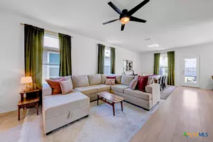 523 Deer Crest Dr, New Braunfels, TX 78130 - Photo 5