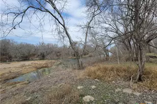 850 Crestview Dr, Cuero, TX 77954 - Photo 1