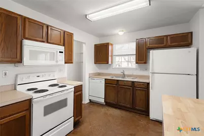 1225 Hilltop Drive, San Marcos, TX 78666 - Photo 7