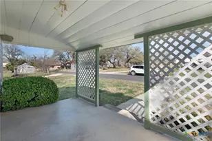 612 Brown St, Lampasas, TX 76550 - Photo 3