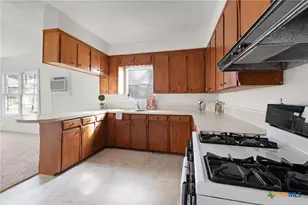 612 Brown St, Lampasas, TX 76550 - Photo 9