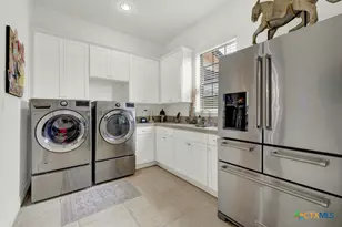 337 Lone Creek Cir, New Braunfels, TX 78132 - Photo 17