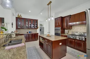 337 Lone Creek Cir, New Braunfels, TX 78132 - Photo 9