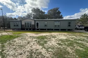 838 E Oak St, Goliad, TX 77963 - Photo 23